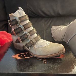 BNWB size 7 freebird Scarlett.  I added sole protectors